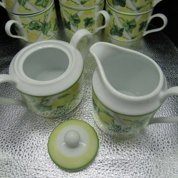 Vintage set of 8 coffee/tea mugs with sugar and creamer. - Picture 3 of 6